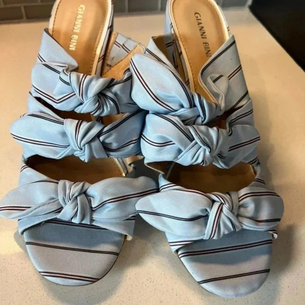 Worn a few times indoors only. Comfortable wide heel size 10 brand Gianni Bini - Picture 2 of 6